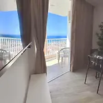 Frente Mar, Playa De Americas Appartement *